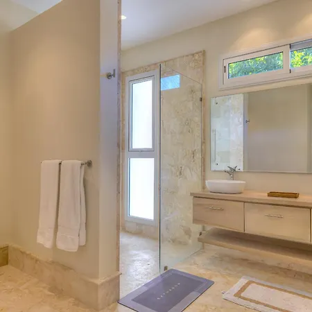 Golf & Sun Retreat Вилла